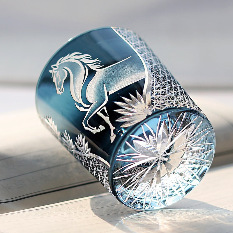 Luxury 250ml Engraving Hand Carved Horse Crystal Classic Design Cocktail Glass for Whisky & Wine with Limited Edition Gift Box
